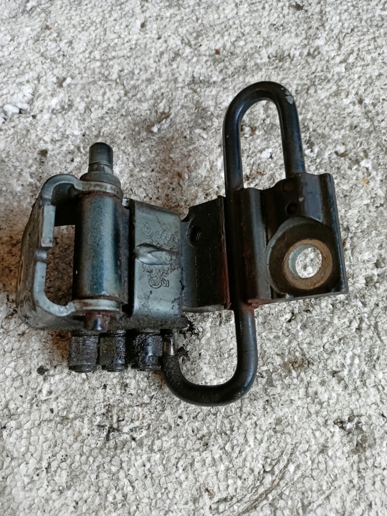 фото №1, Петля правий перед dół lz5a audi a6 a4 8e0831412e