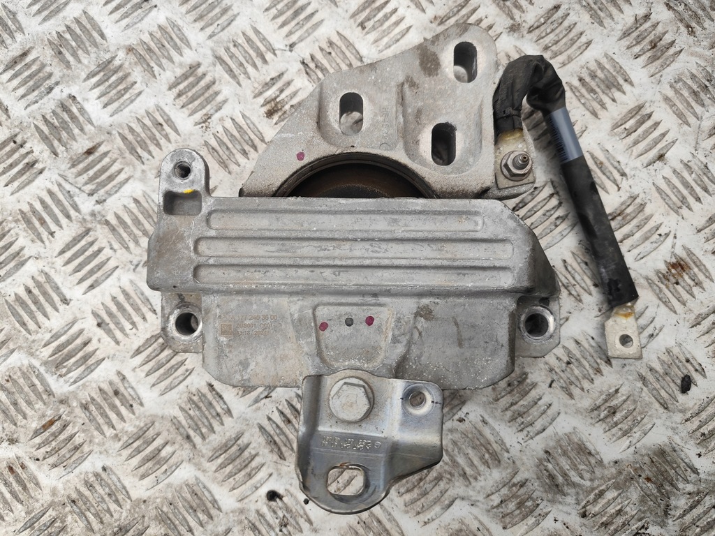 фото №1, Mercedes glb 247 кронштейн подушка двигателя