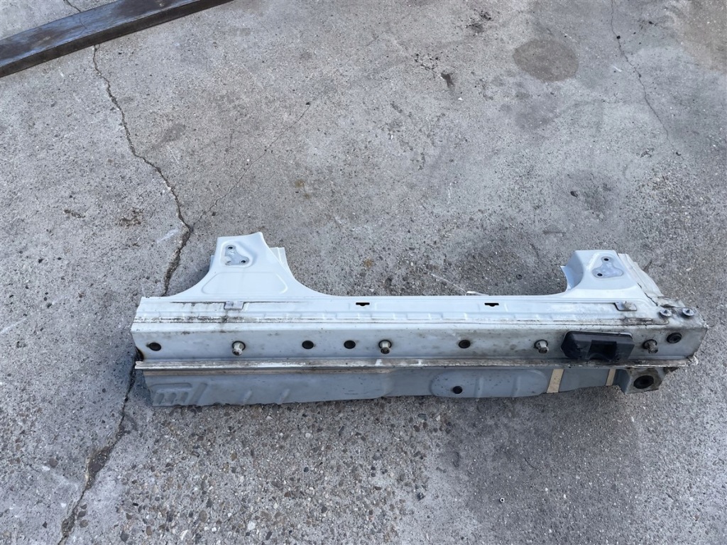 Купить Порог стойка  дверь правый  передок  цвет 650 mercedes w176 w 176 a 12-