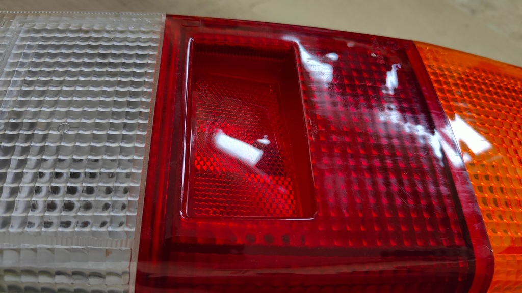 фото №10, Лампа задняя правая оригинальная nissan vanette c120 26520-y9525