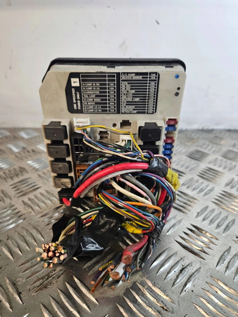 фото №1, Nissan pathfinder r51 2007 рамка / модуль предохранителей