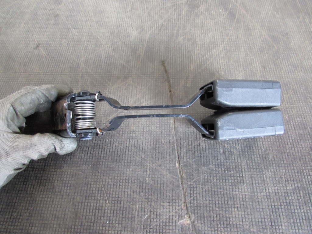 фото №6, Клипса задняя средняя 2 ряд 9688479777a citroen c4 i grand picasso 06-13r.