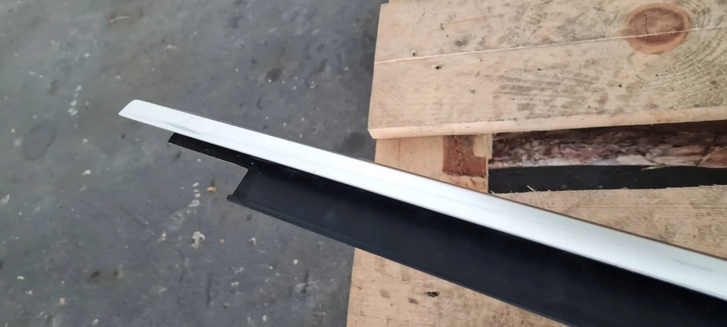 фото №10, Q5 8r молдинг двері ущільнювач права правий перед хром 8r0853284f