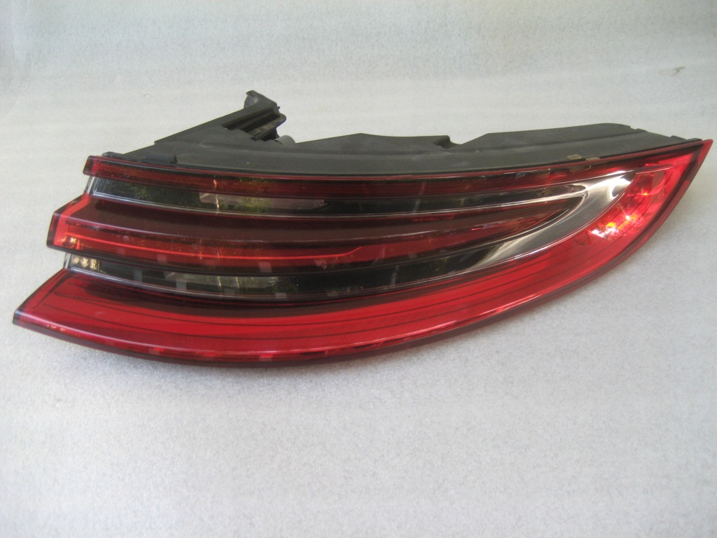 фото №1, Porsche panamera 971 лампа правая задняя 971945092b