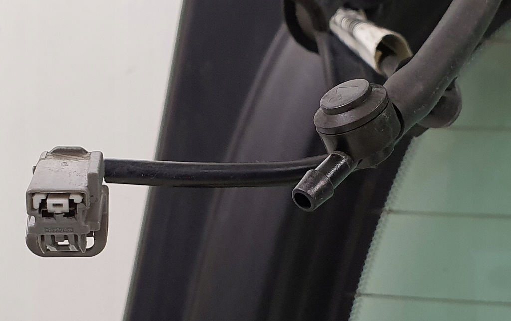 фото №8, Кришка багажника скло задня задня volvo c30 комплектна