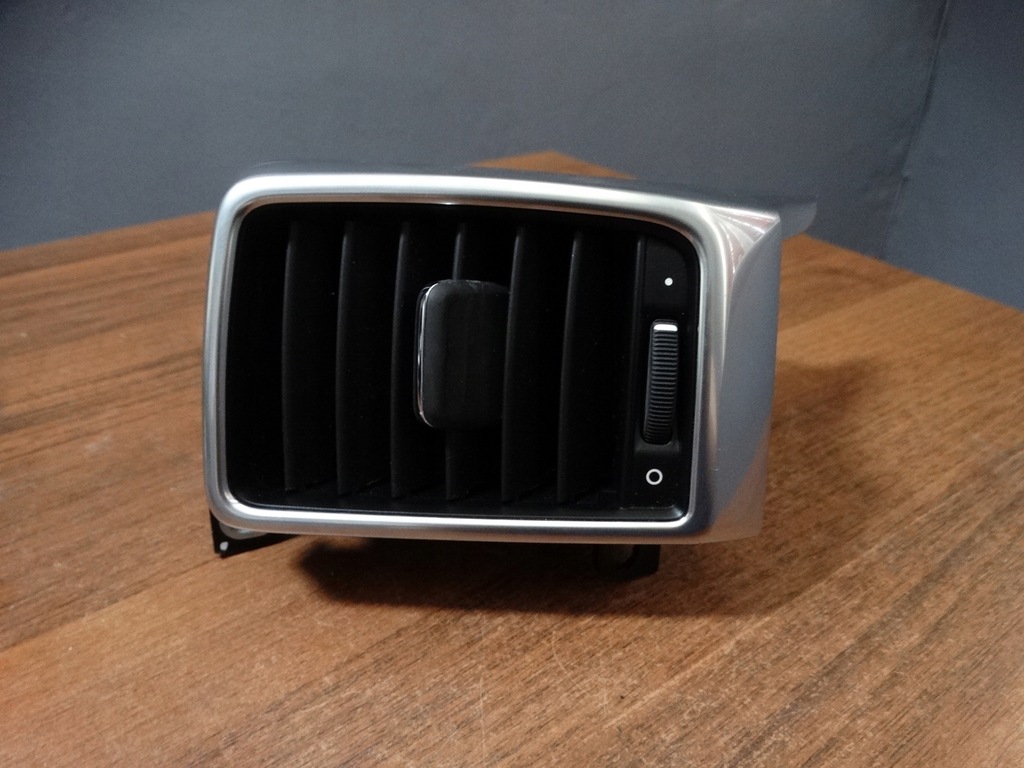 фото №1, Решётка обдув porsche оригинальный номер 970553171