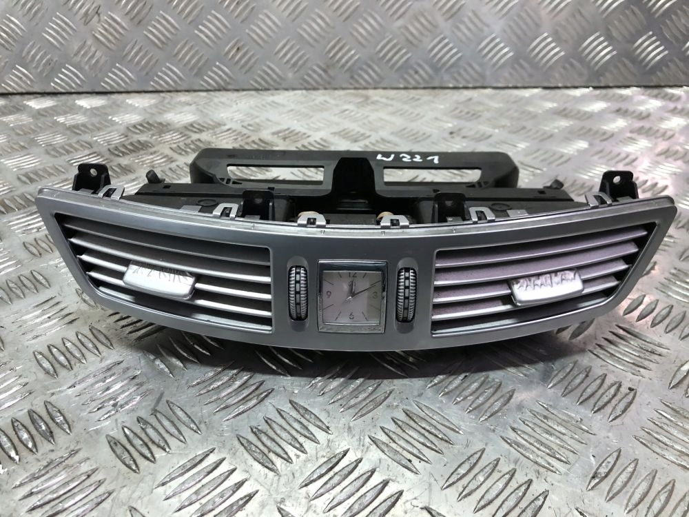 фото №1, Mercedes w221 решітка обдув годинник