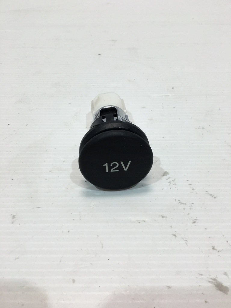 фото №1, Разъём прикуривателя jaguar f-pace 16- x761