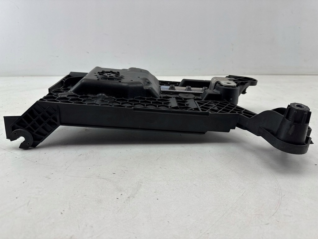 фото №8, Audi a3 8y 2023 полка аккумулятор