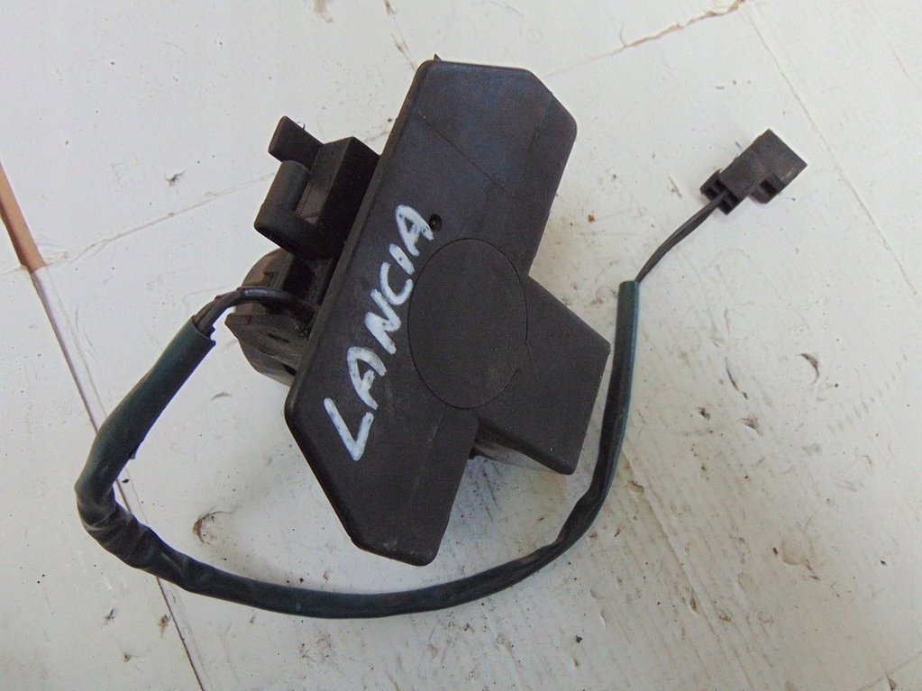 фото №6, Lancia dedra 1.6 93r sedan замок вкладка кришки задня