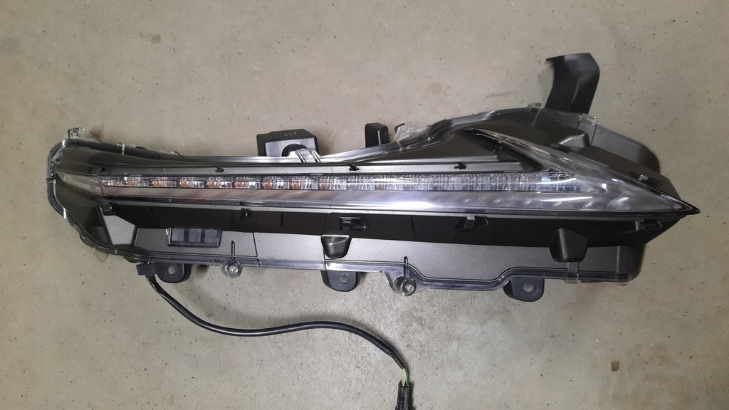 фото №1, Lexus nx 300h лампа денна права динамічна