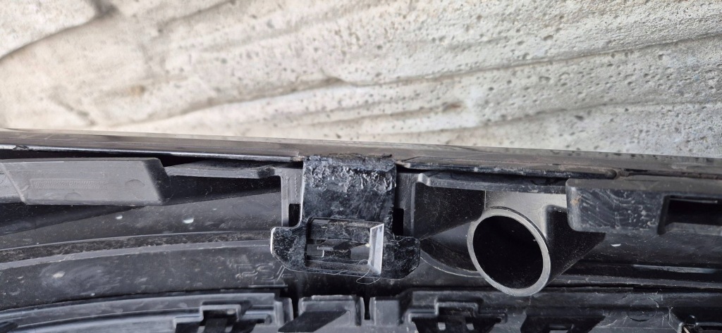 Fiat doblo 3 22- бампер перед без  отворів + решітка радіатора оригінал Зі Шроту