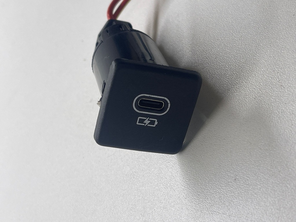 фото №1, Разъём port usb land rover range jaguar m8e2-19010-ca