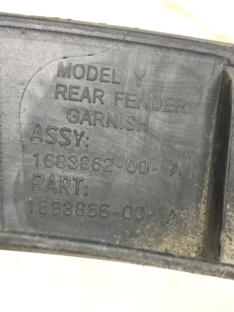 Tesla y молдинг на крыло  правая задняя 1683862-00-a в Украине
