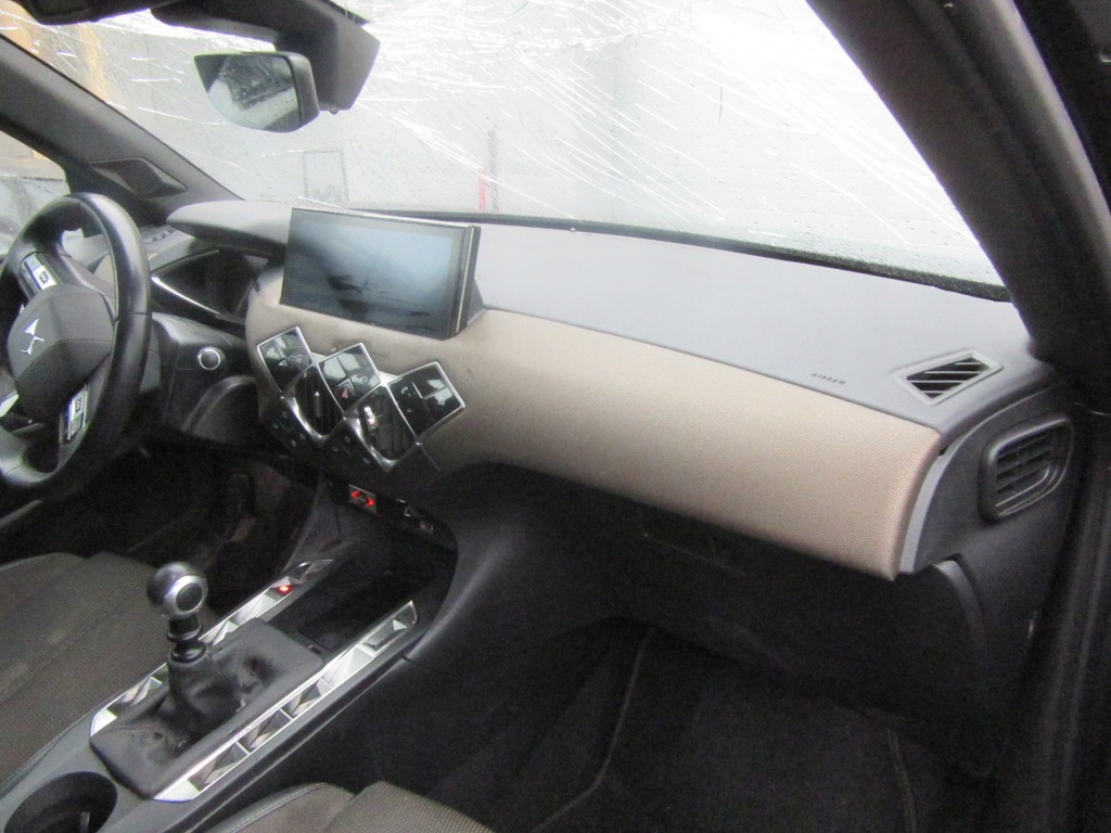 фото №1, Ds3 crossback 2019 панель приладів приладова панель приладів ремені подушки безпеки