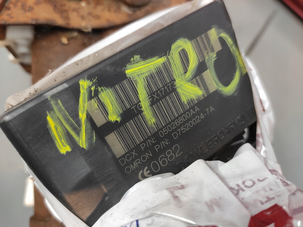 фото №9, Dodge nitro 2.8 crd колонка замок зажигания иммобилайзер переключатель комплект oryg