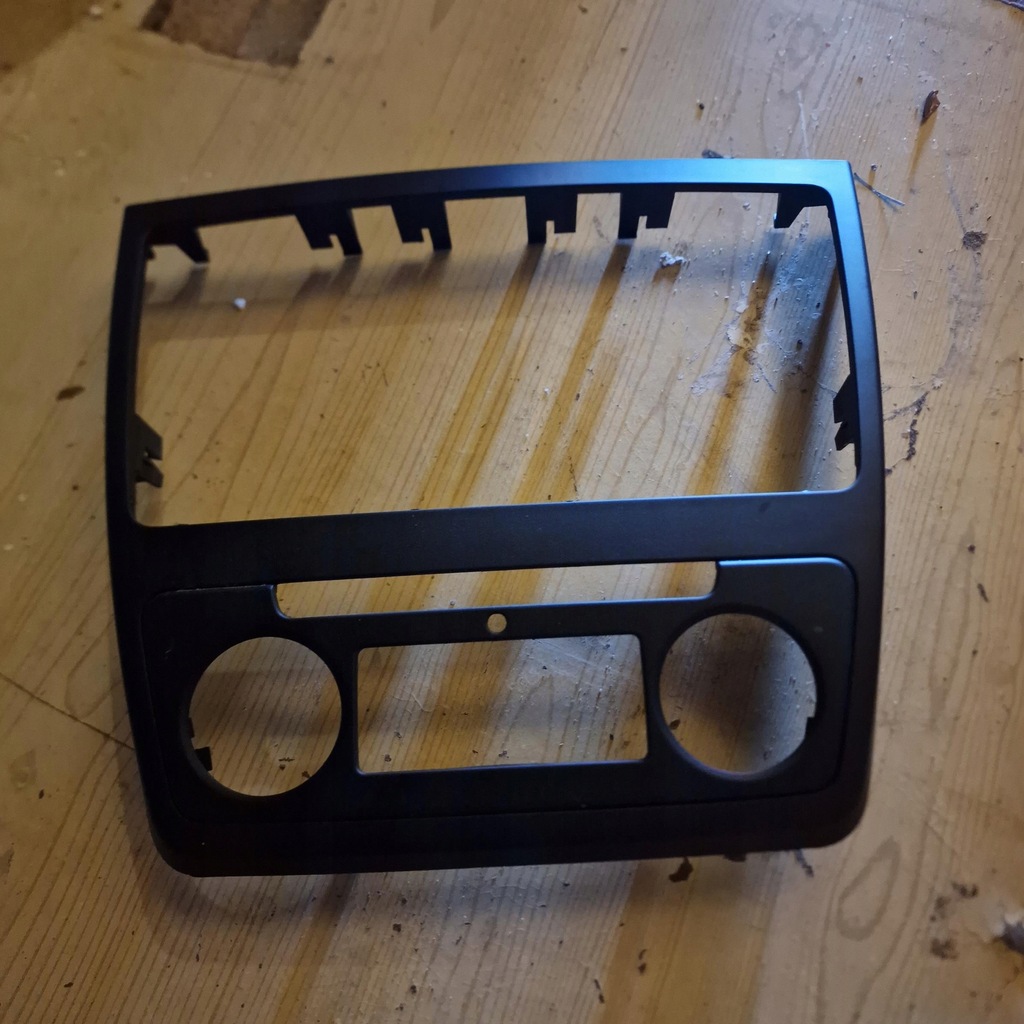 фото №1, Рамка радио skoda yeti 5l0858069h