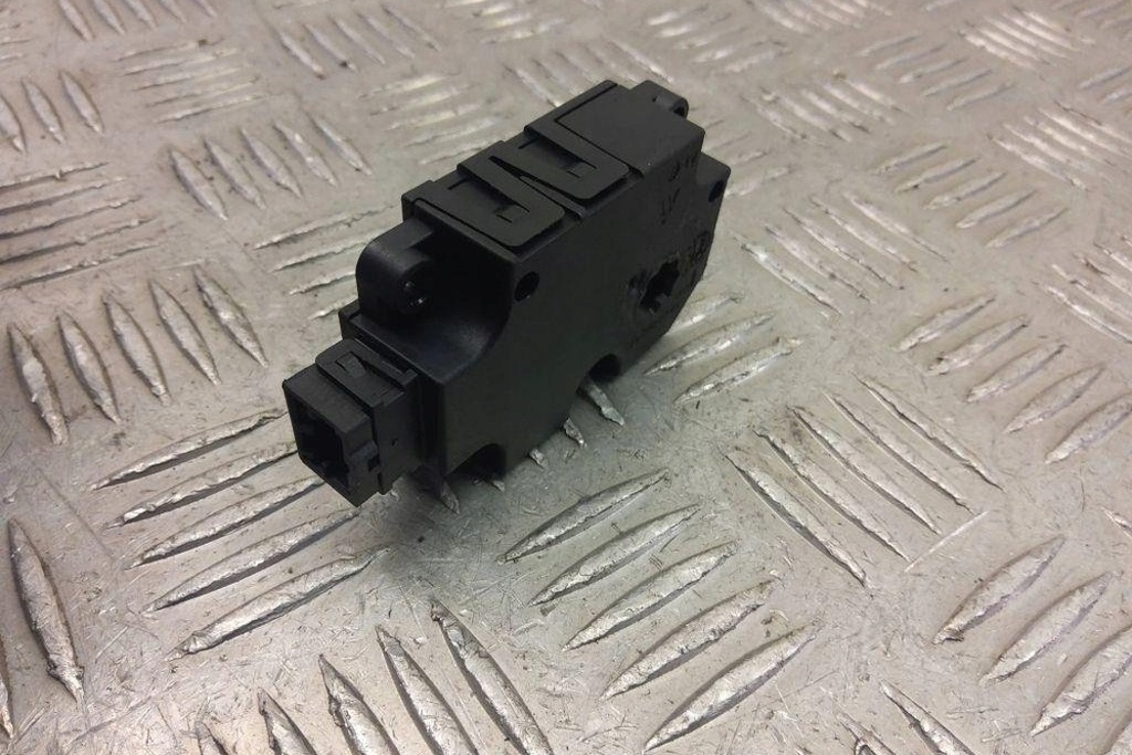 фото №8, Клапаны управляющий отопители audi zbat0045d09 1.97l дизель 2013