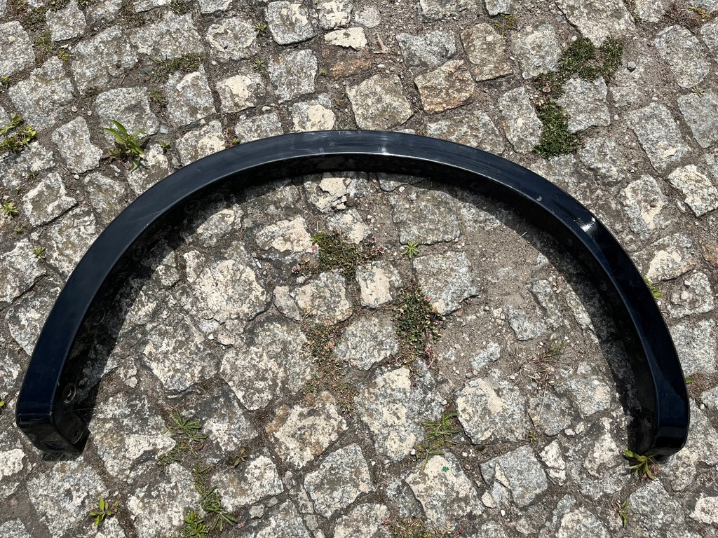 фото №1, Ford ranger 2022- молдинг крыла правая передняя перед лак