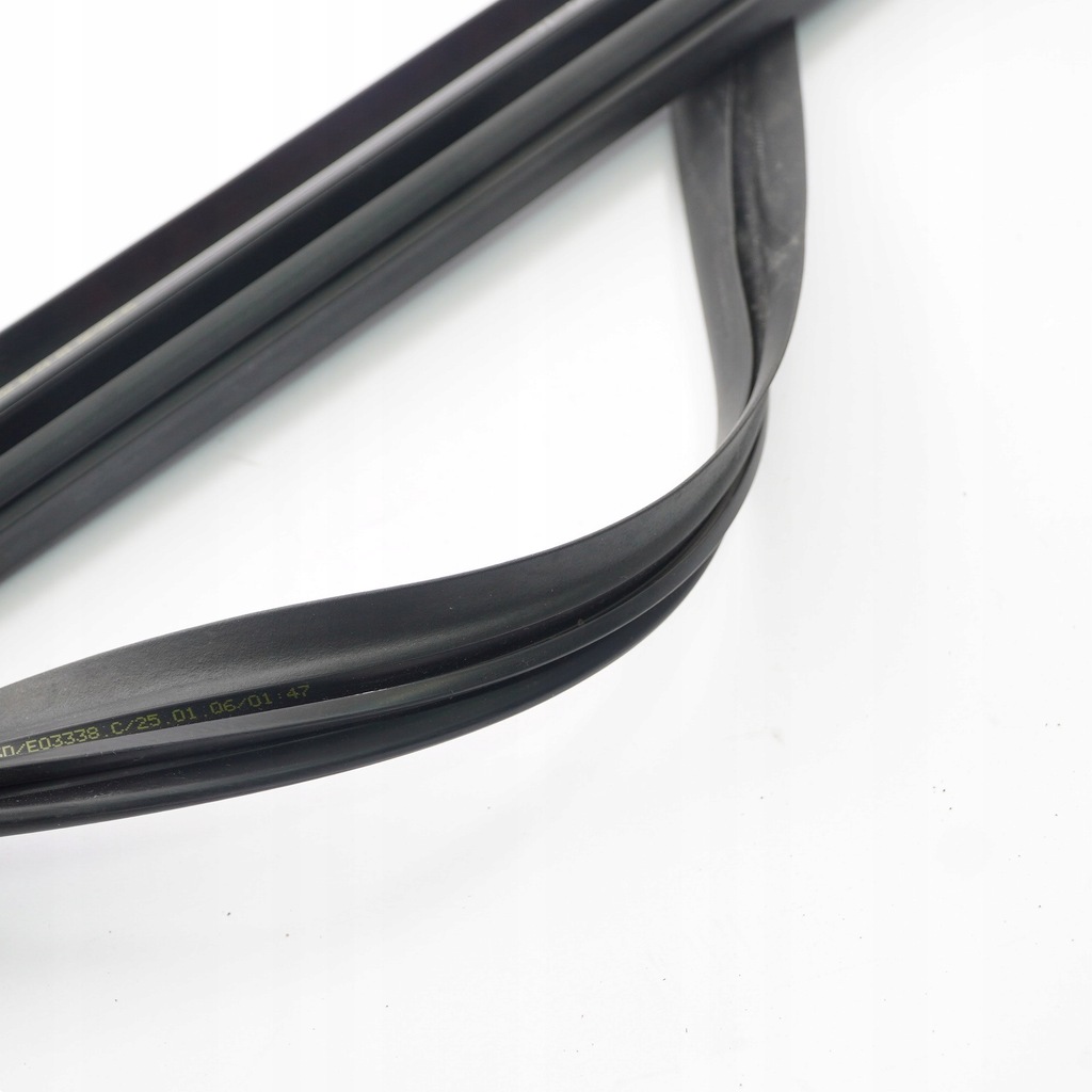 фото №11, Mercedes w209 cabrio прокладка крыша средняя левая a2097700698