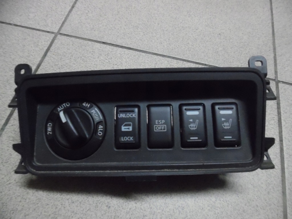 фото №1, Nissan navara d40 панель управление переключатели