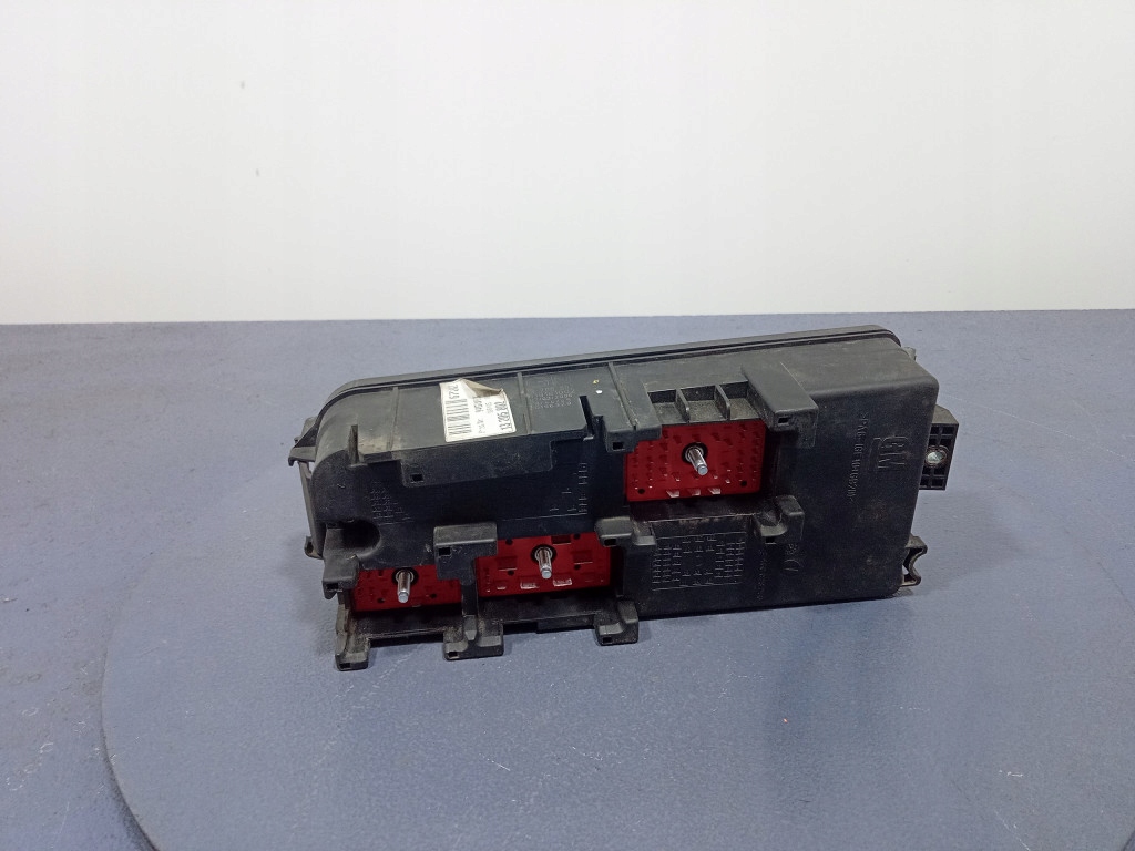 фото №3, Opel vectra c коробка предохранителей 13205802