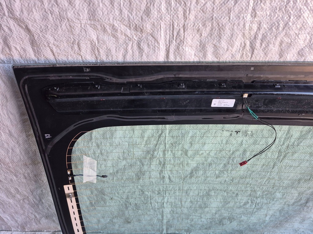 фото №8, Tesla model s plaid 21- стекло задняя + свет стоп org