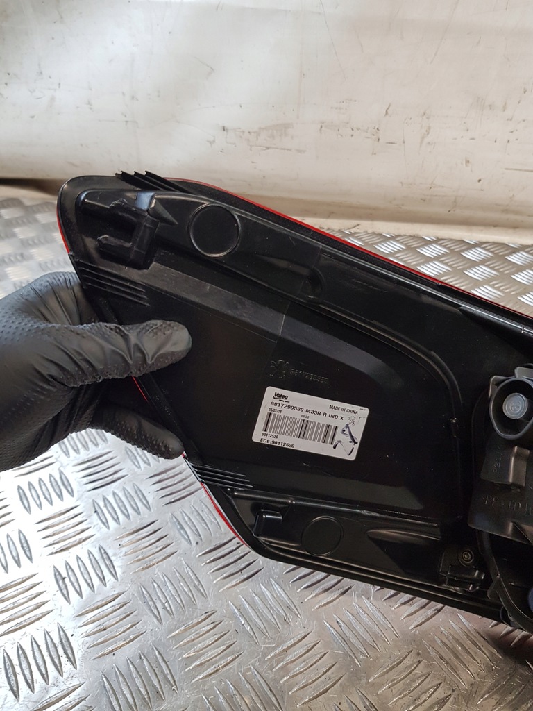 фото №15, Лампа правая задняя 9817299580 peugeot 301 lift 18r- europa