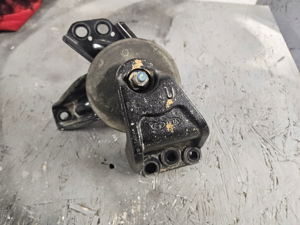 фото №1, Hyundai tucson iii 1.7 crdi d4fd подушка двигателя