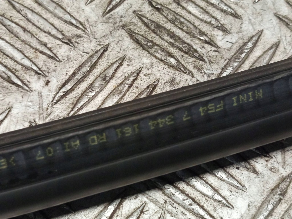 фото №12, Mini оригінальний номер 7344161 clubman f54 прокладка двері кузовна задня задня