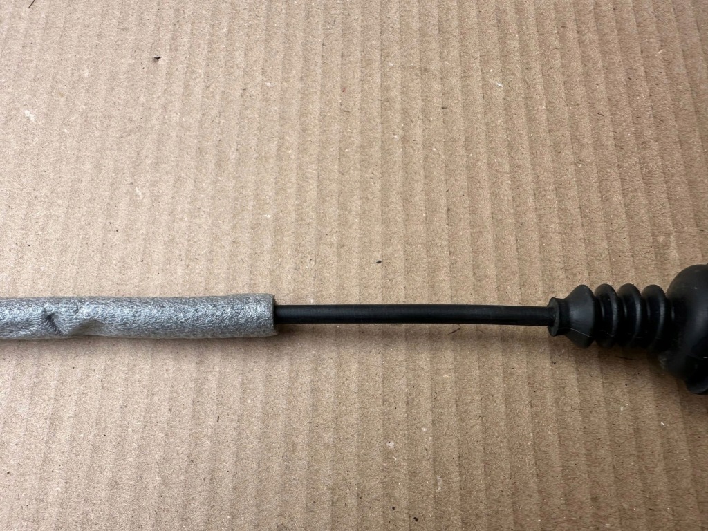 Skoda fabia iii трос тягa замка двері водія 6v0837085 в Україні