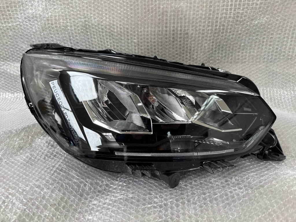 фото №1, Peugeot 208 ii 19- правая лампа full led