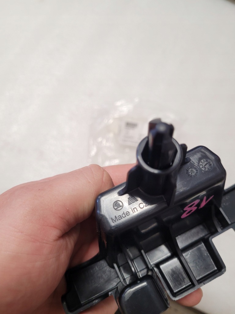 фото №6, Skoda kamiq кронштейн кронштейн радара 658807599 oem новый 8119322 8119718