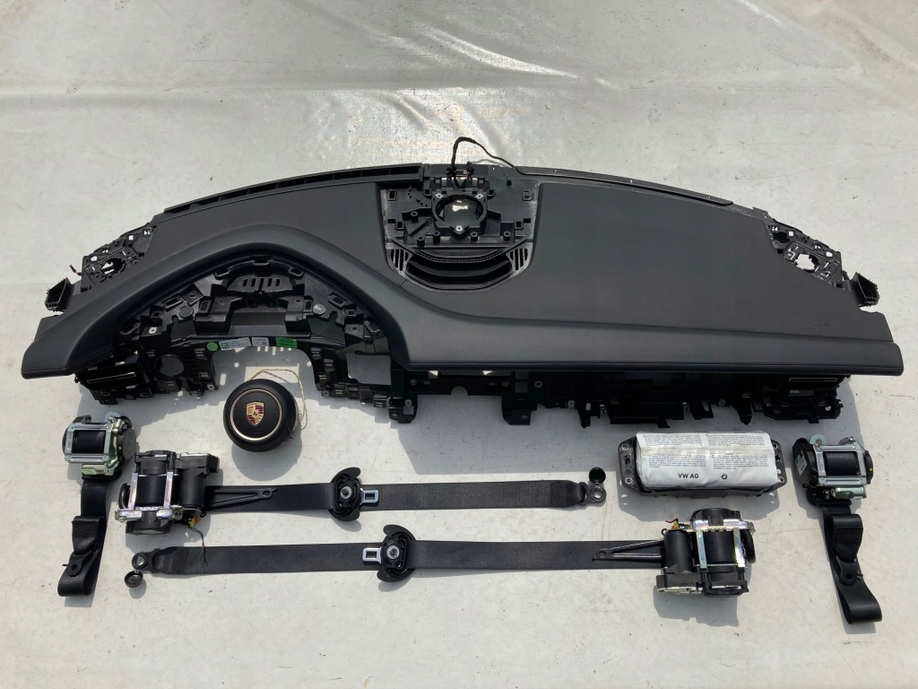 фото №1, Porsche taycan 9j1 приборная панель консоль подушки безопасности ремни