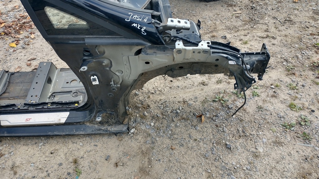 фото №1, Ford fiesta mk8 четверть правая передняя блок двигателя