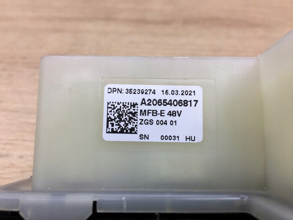 фото №9, Распределитель напряжения предохранитель a2065406817 mercedes-benz klasa c w206