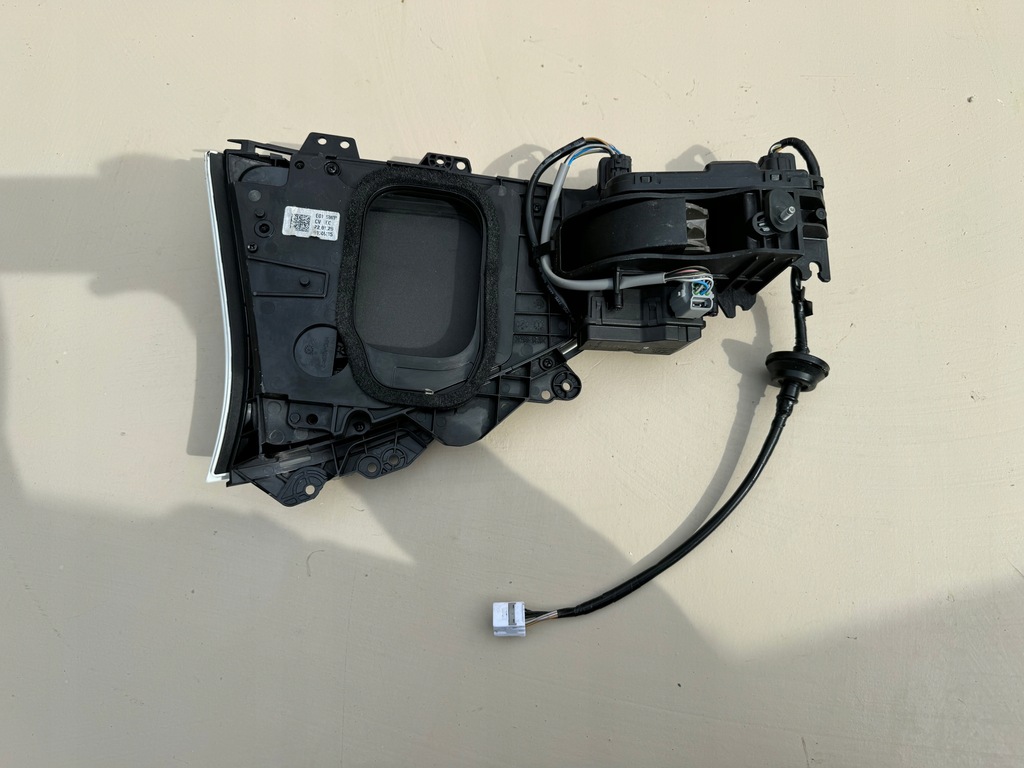 фото №11, Kia ev6 21r- кришка захист роз'єм заряджання