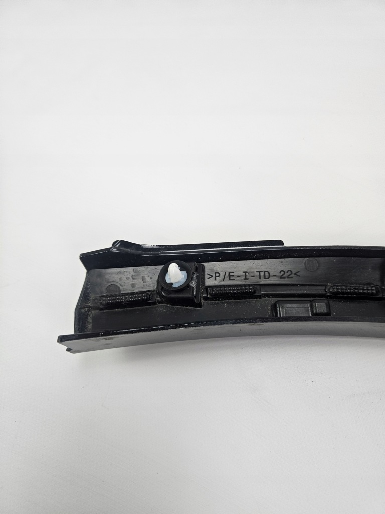 Купить Renault megane v e-tech 2022 - молдинг на крыло задний  правый 767187224r