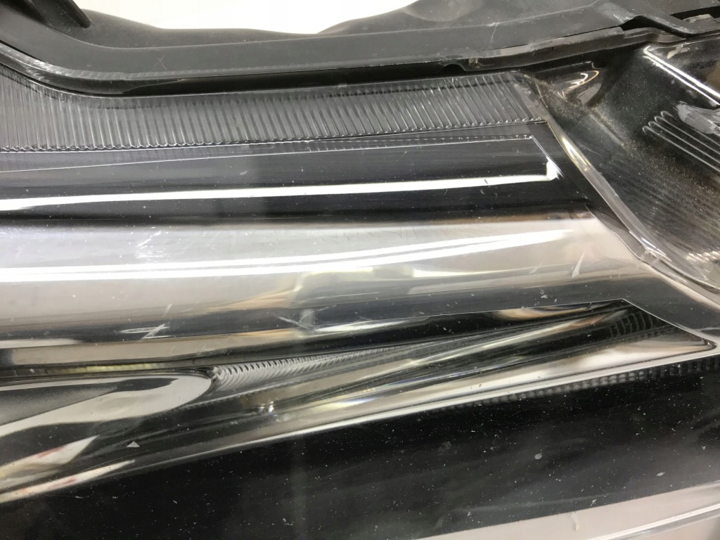 Toyota avensis t29 рестайлинг  full led фонарь  передняя правый с Разборки