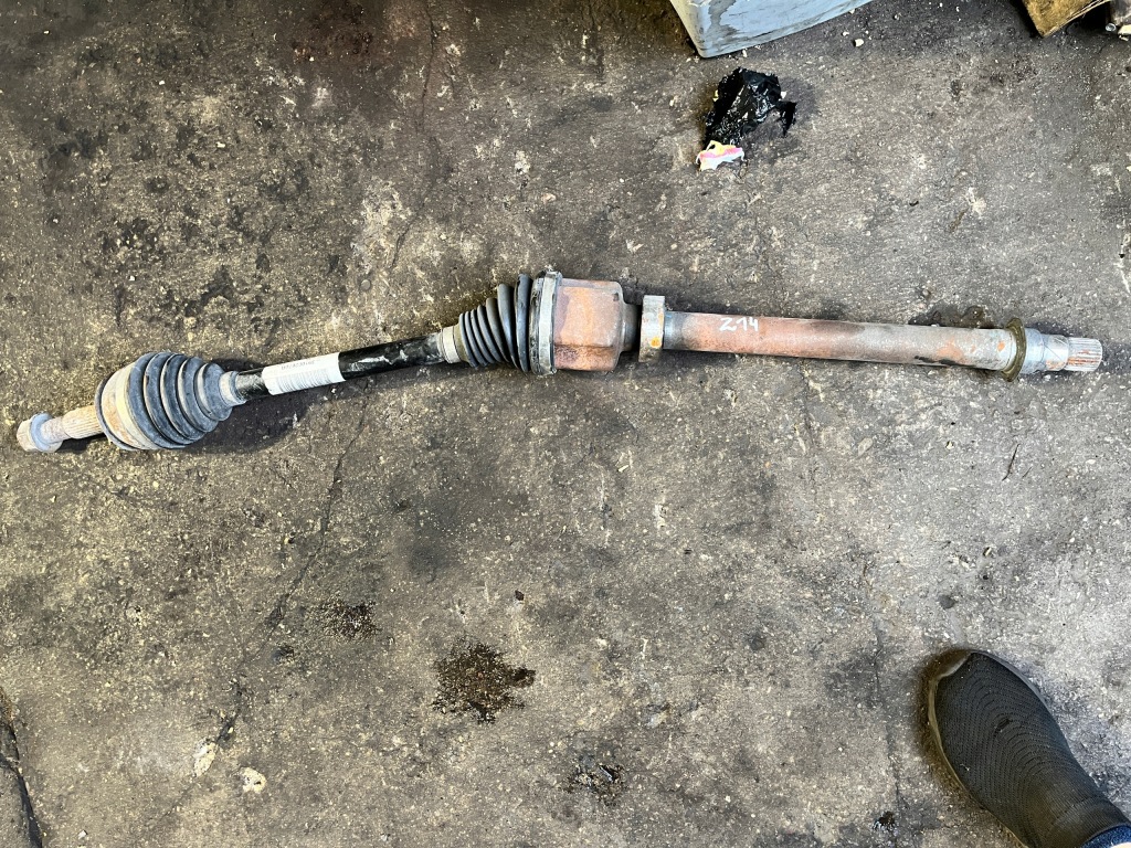 Купить 214 renault приводной вал правый  391002670r