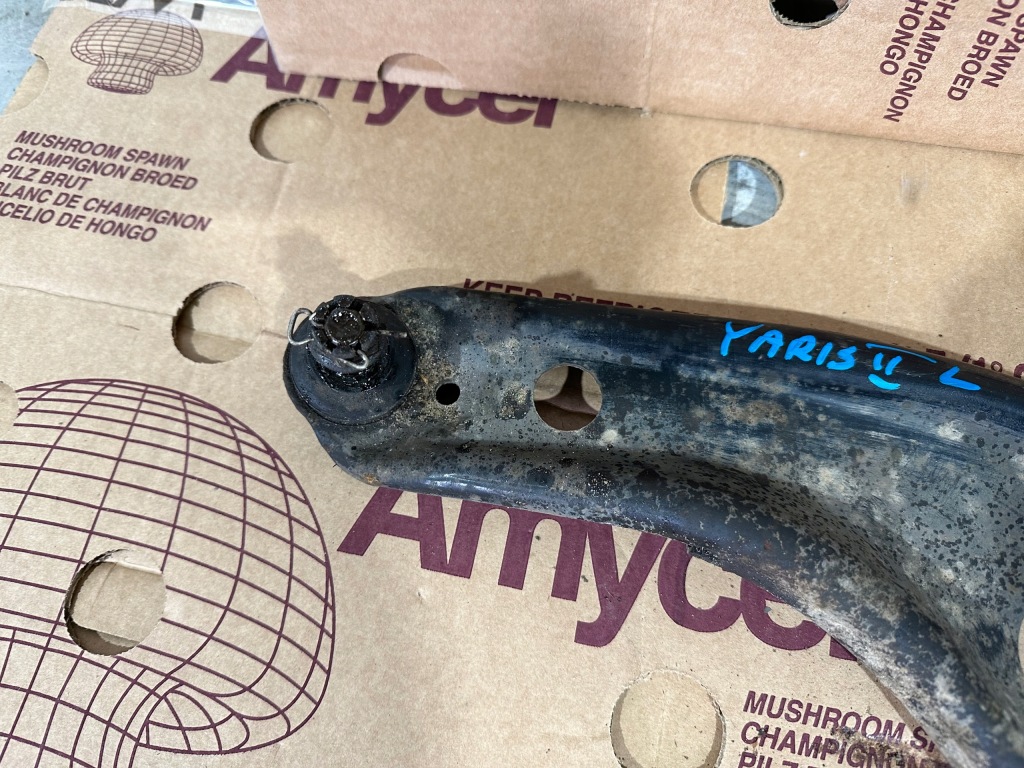 фото №4, Toyota yaris ii рычаг перед левый