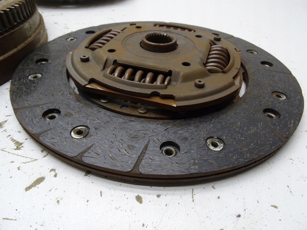 Зчеплення колесо двомасовий комплект skoda octavia iii 1.6 tdi ddy 04l141025f Доставка