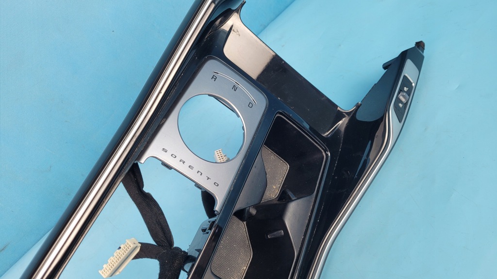 Купити Kia sorento iv панель рамка вибірник тунелю середнього 84651-p2000