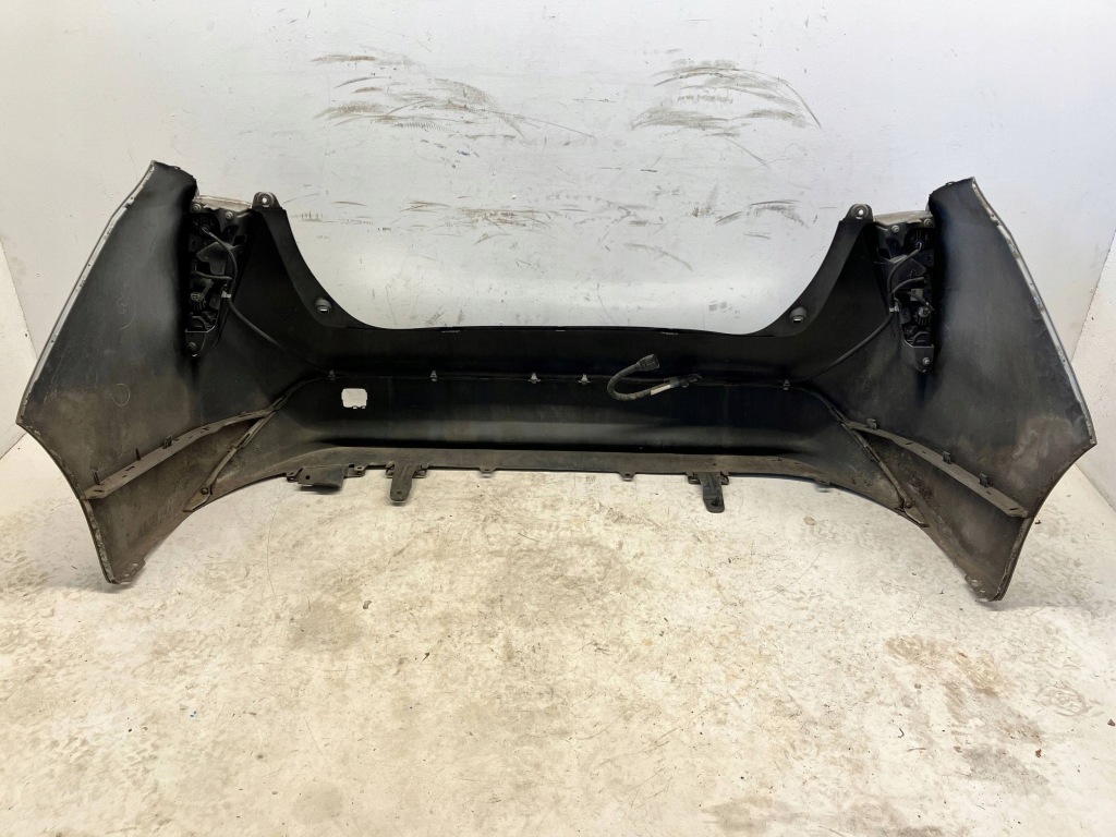 Prius iv комплектный  бампер задний задний фары комплект  без pdc 1f7 Киев