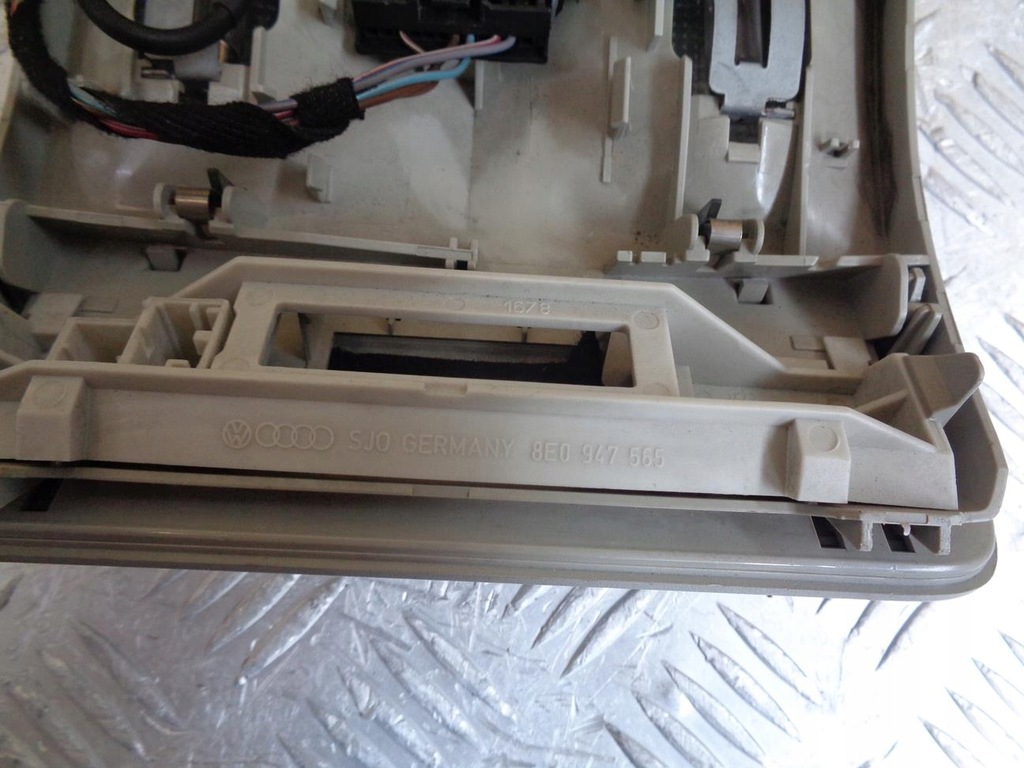 фото №8, Лампа освещение кабины pod панорама audi a3 8p 03- eu 8p0959561