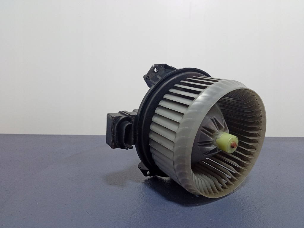 фото №2, Toyota yaris ii повітродувка повітря 272700-0311