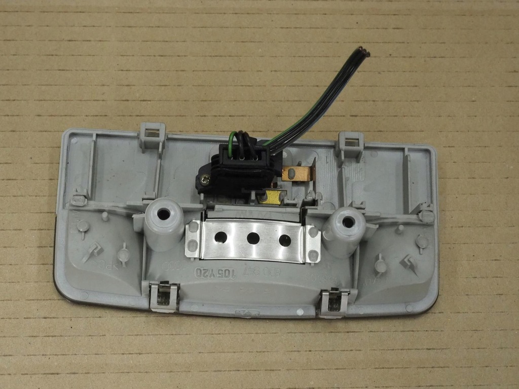 фото №14, Audi a4 b5 96-99r лампа освещение потолочный 8d0947105