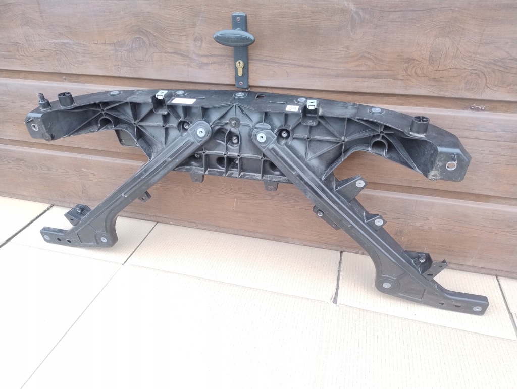 Tesla model y усилитель ремень перед bardzo хороший оригинал в Украине