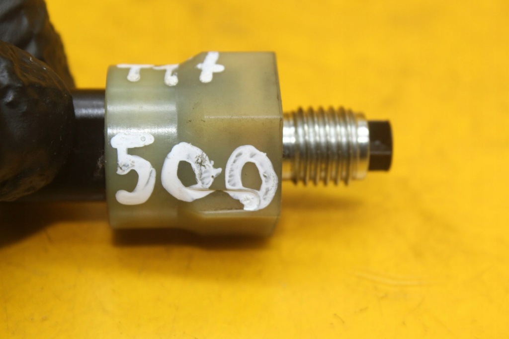 Датчик тиску оливи volvo s60 ii v60 2.4 bit d5244t17 9487295 Оригінал