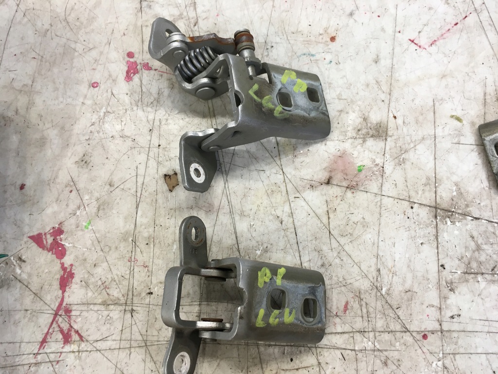 фото №1, Петлі двері правий перед lancia voyager